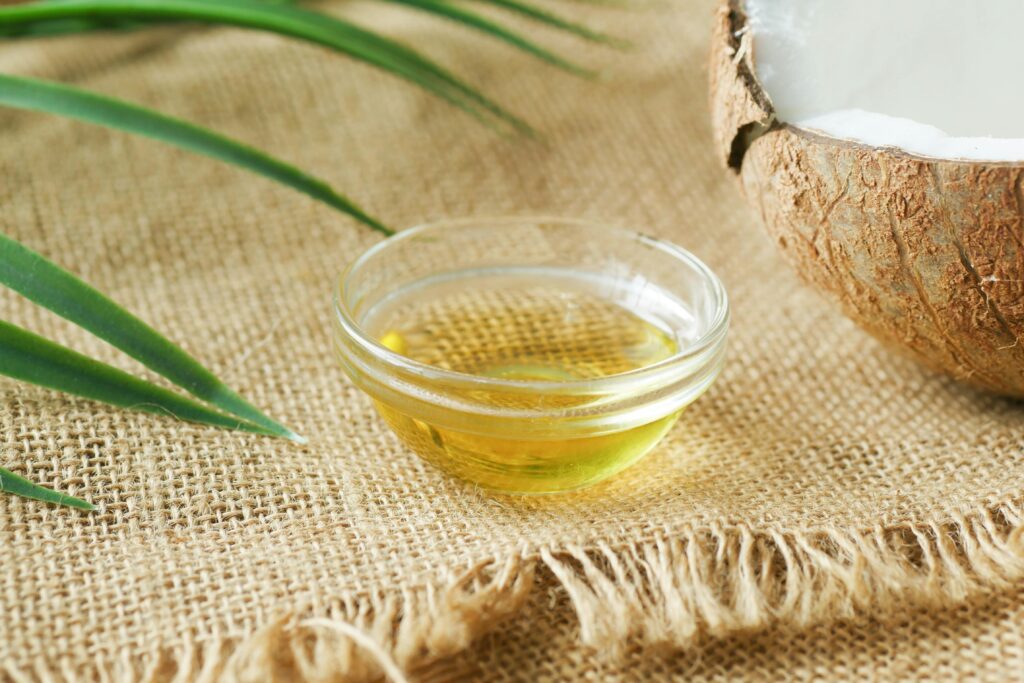 Trị gàu tại nhà bằng dầu dừa