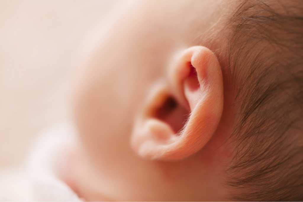 Trẻ có thể bị rụng tóc ở nhiều độ tuổi với những nguyên nhân khác nhau.