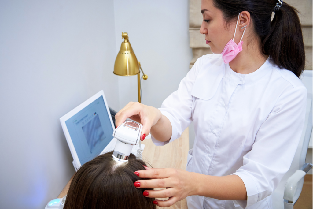 Người có da đầu thường (không khô, không dầu) không nhất thiết phải gội đầu hàng ngày.