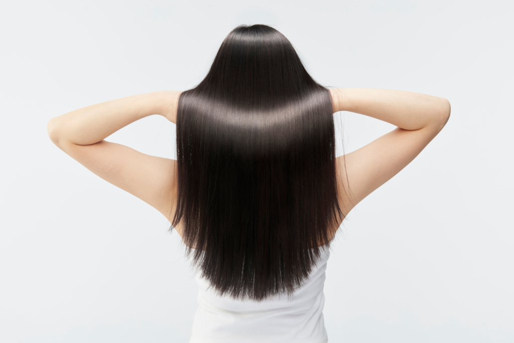 Gội đầu với tần suất phù hợp để tóc được khoẻ mạnh.