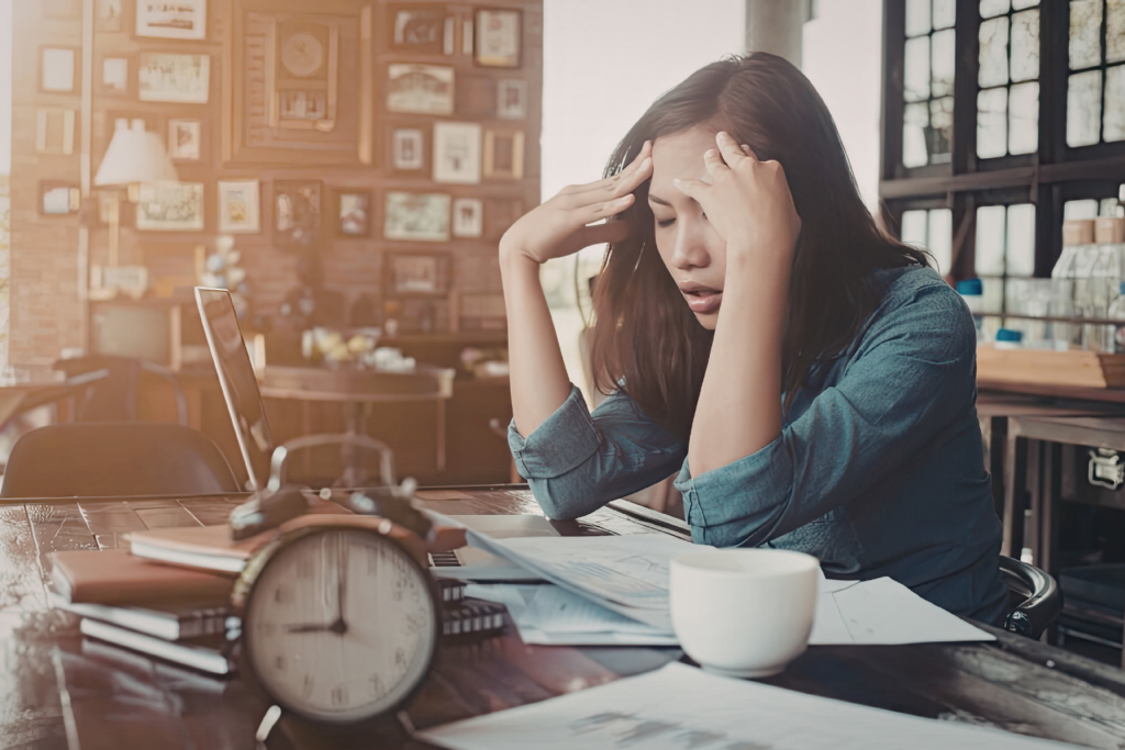 Áp lực, căng thẳng kéo dài cũng ảnh hưởng đến da đầu