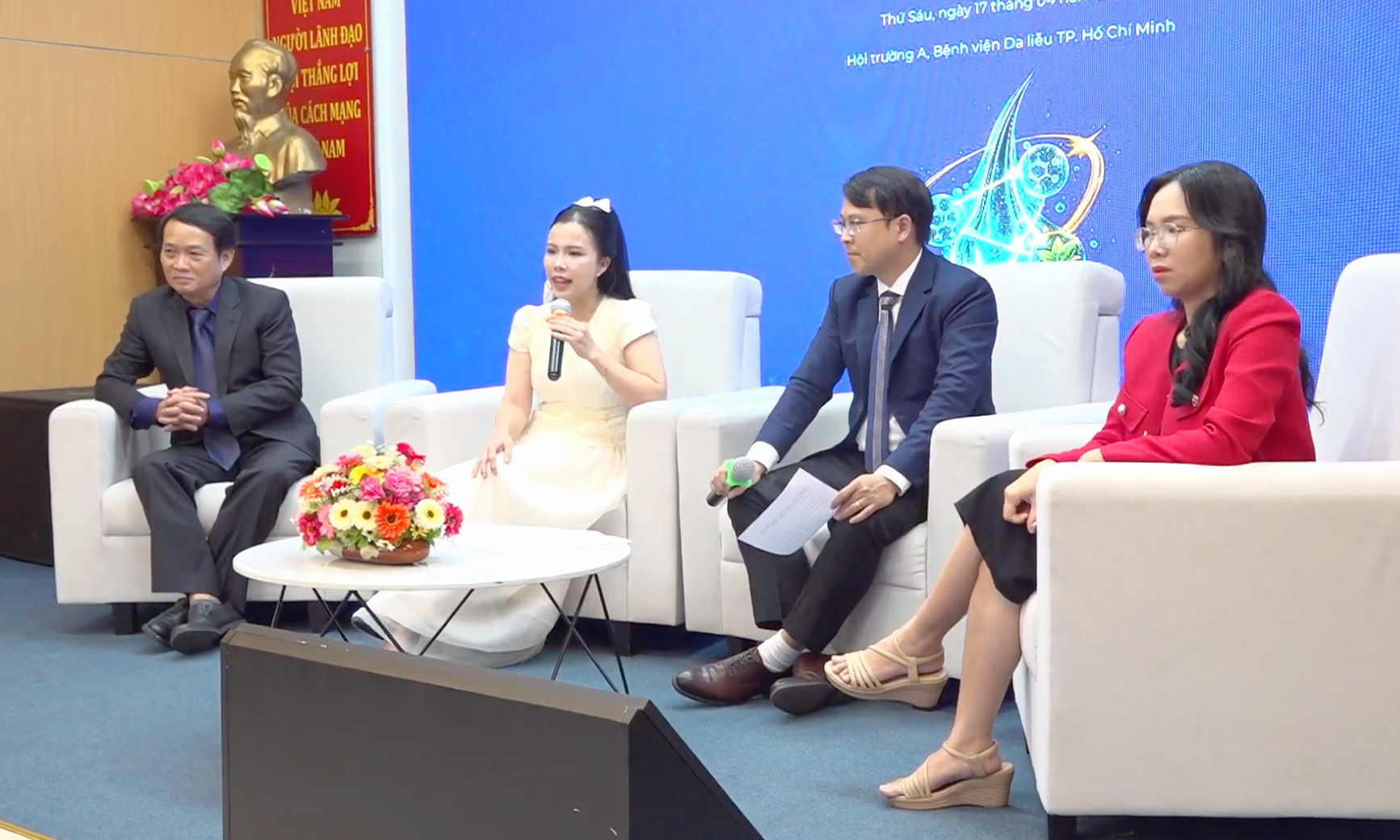 Việc kiểm soát gàu hiệu quả không chỉ dựa vào sản phẩm, mà phải dựa trên bằng chứng lâm sàng, sự hướng dẫn đúng đắn của Dược sĩ, và sự tuân thủ của bệnh nhân.