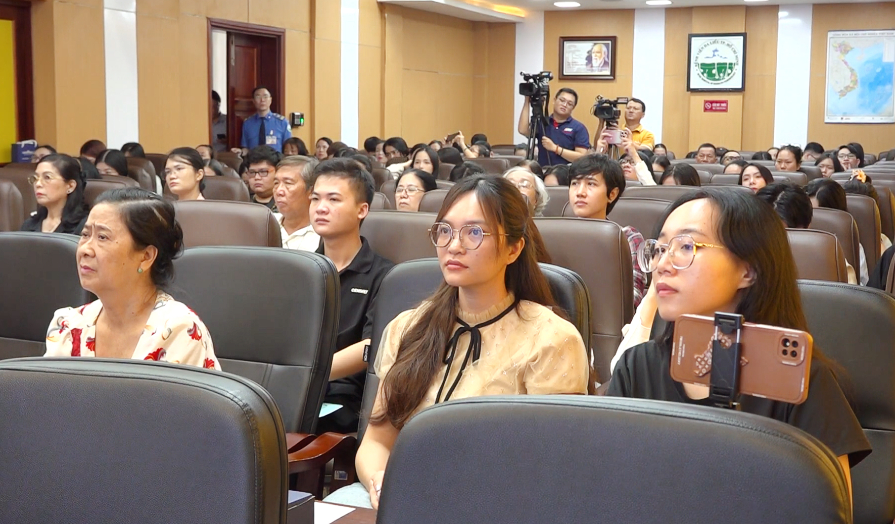Hội thảo thu hút sự quan tâm của các chuyên gia, nhà báo, người tiêu dùng.