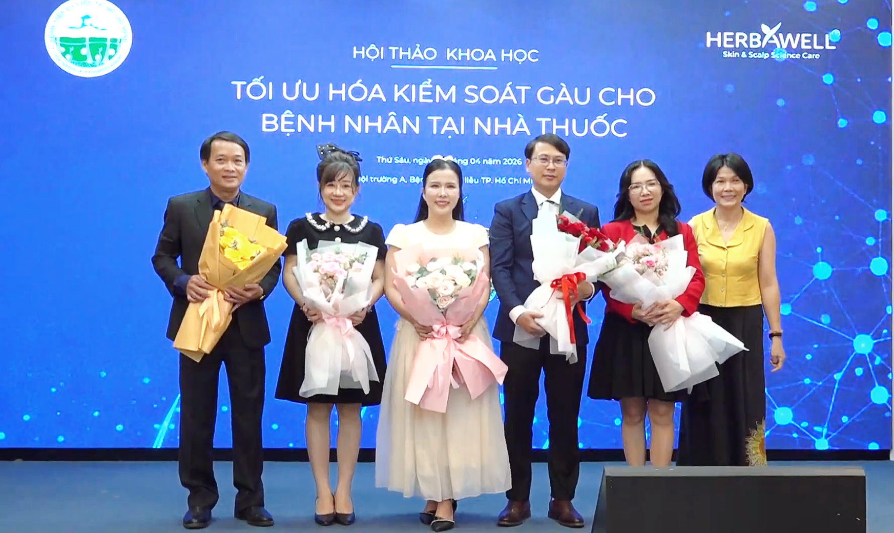 Các đại biểu, khách mời tại hội thảo.