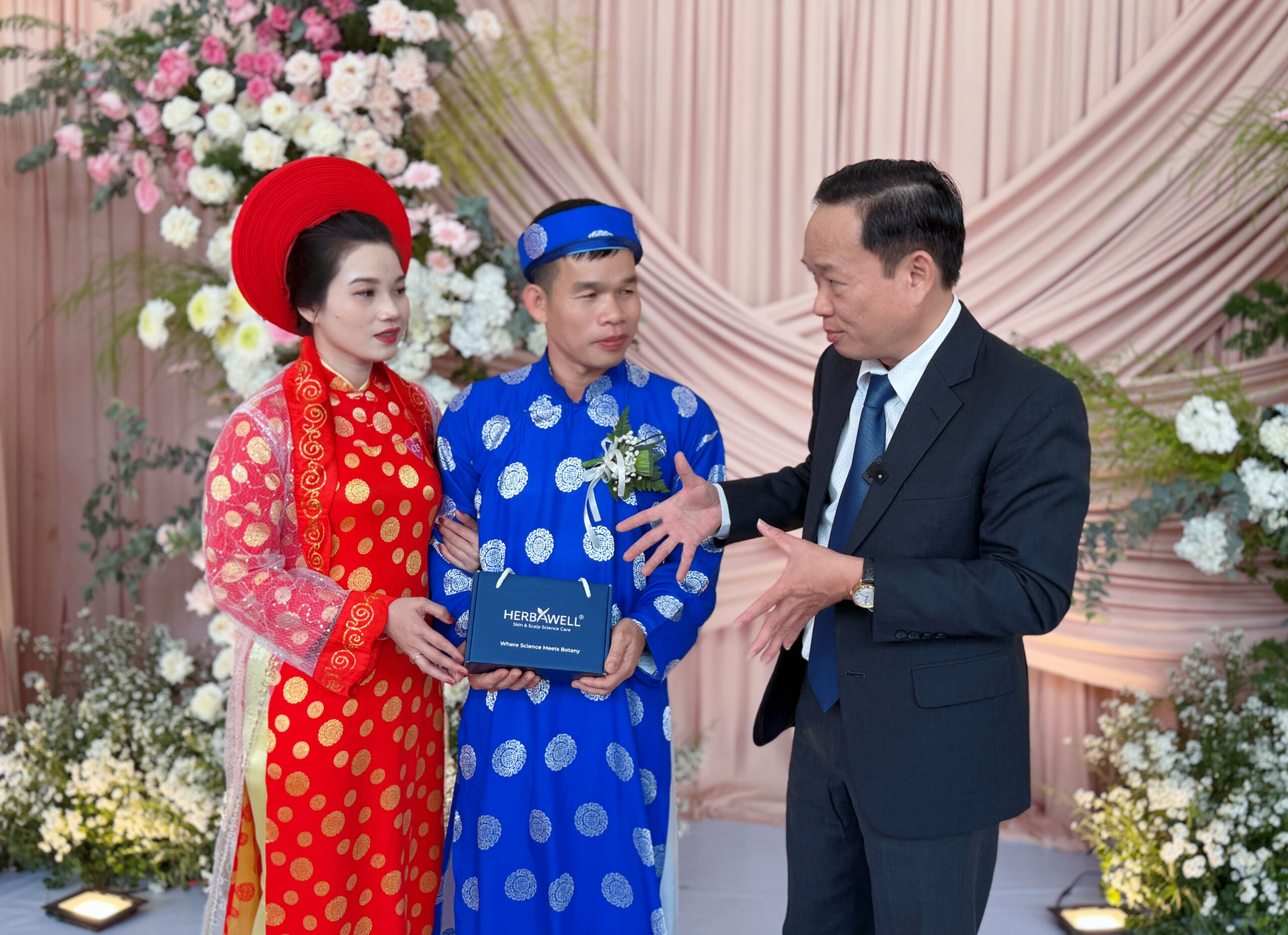 Herbal Well đồng hành cùng chương trình lễ cưới tập thể, trao quà động viên các cặp đôi xây dựng cuộc sống gia đình.